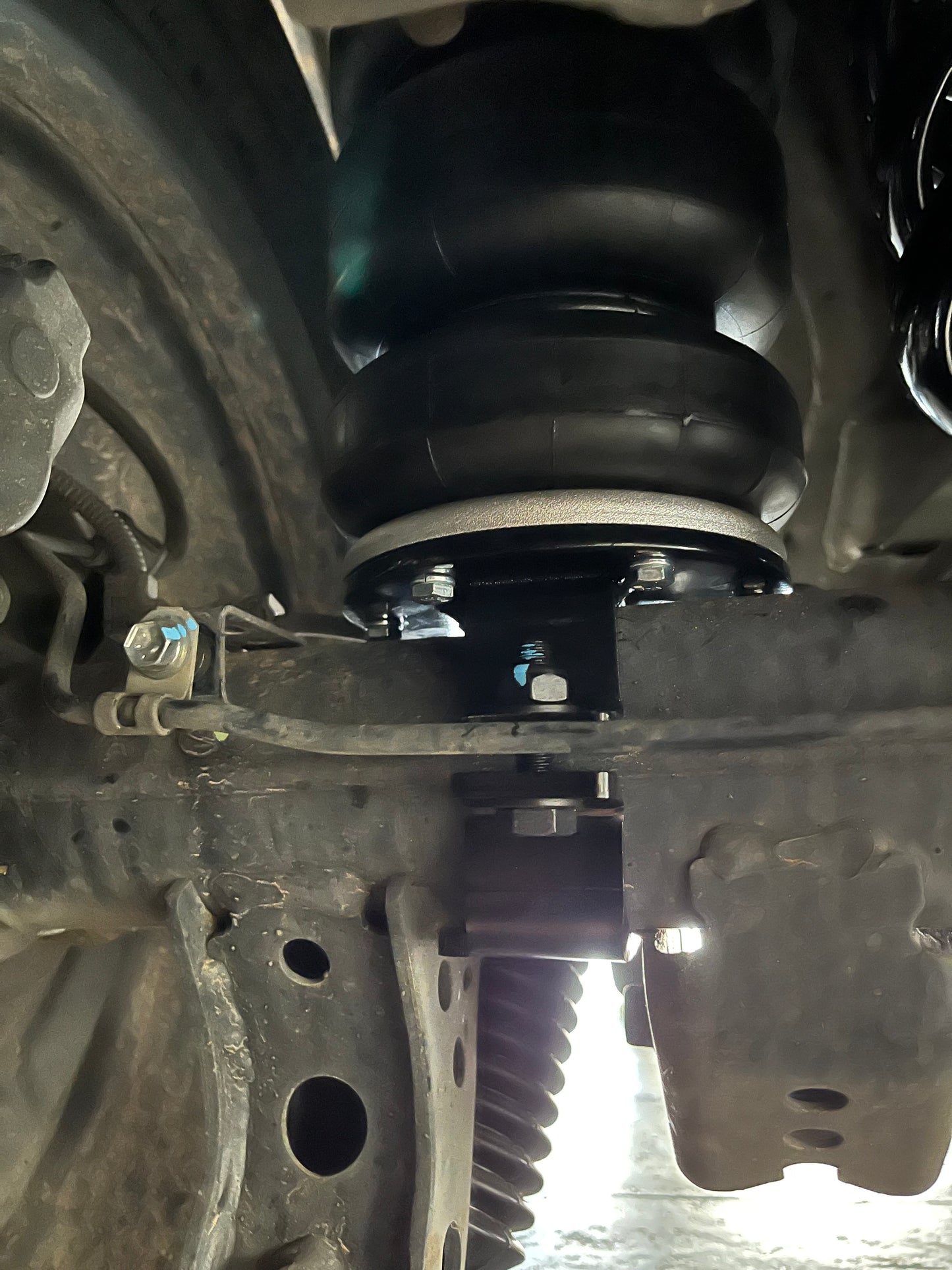 Load Assist Kit for Toyota Tundra 2023+ | up to 2 inch lift - Boss Air Suspension