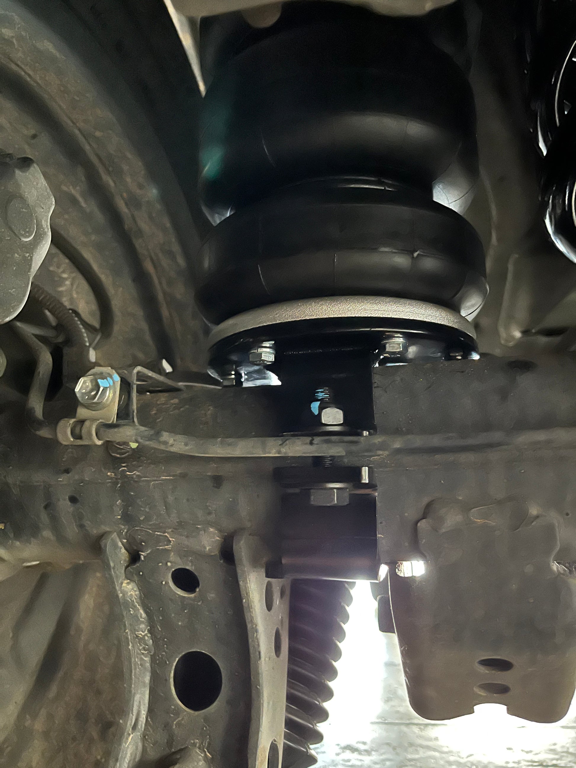 Load Assist Kit for Toyota Tundra 2023+ | up to 2 inch lift - Boss Air Suspension